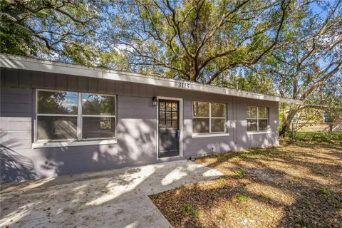 A home in WINTER HAVEN
