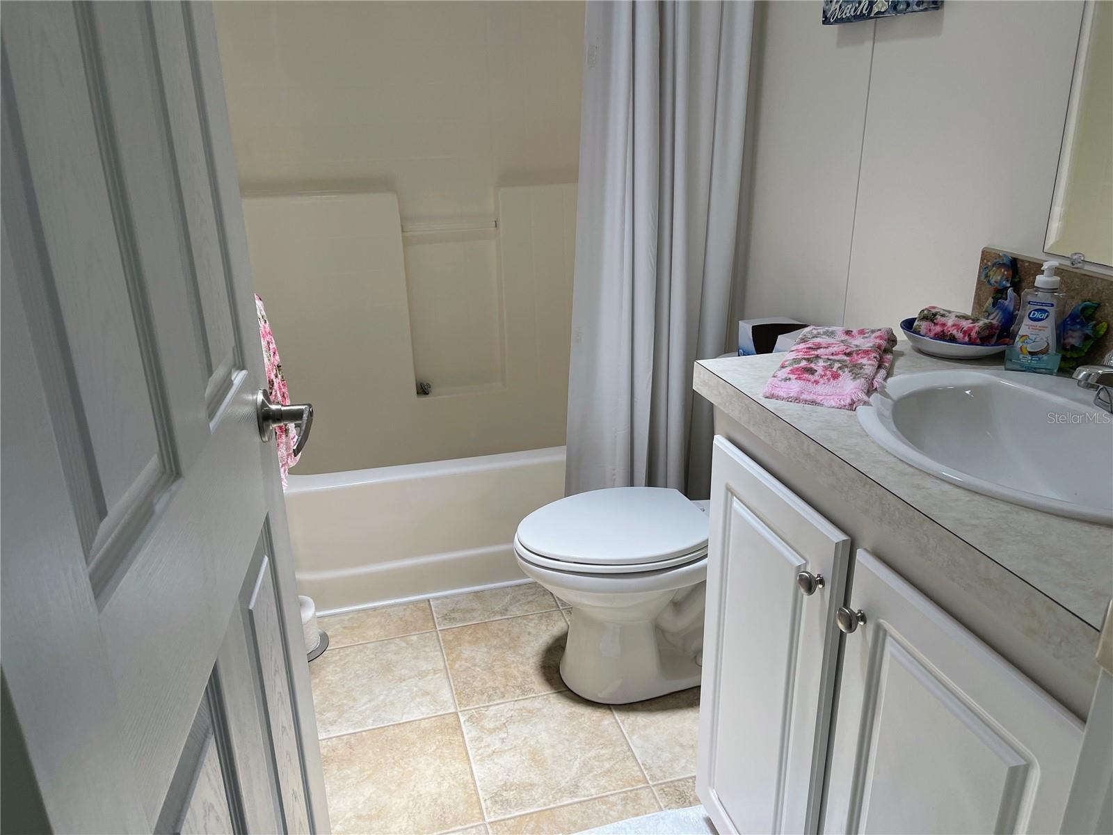 COUNTRY CLUB ESTATES - Residential