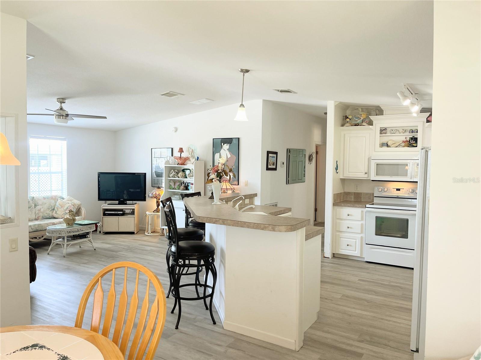 COUNTRY CLUB ESTATES - Residential