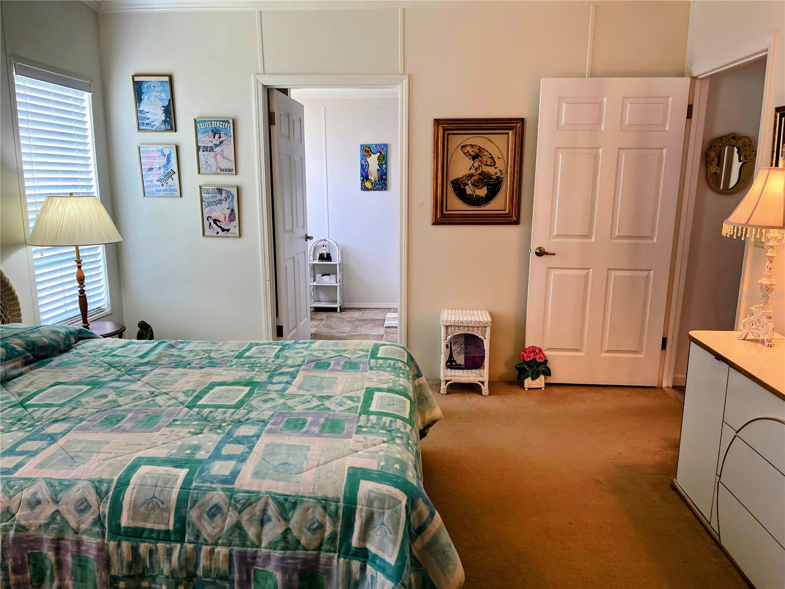 COUNTRY CLUB ESTATES - Residential