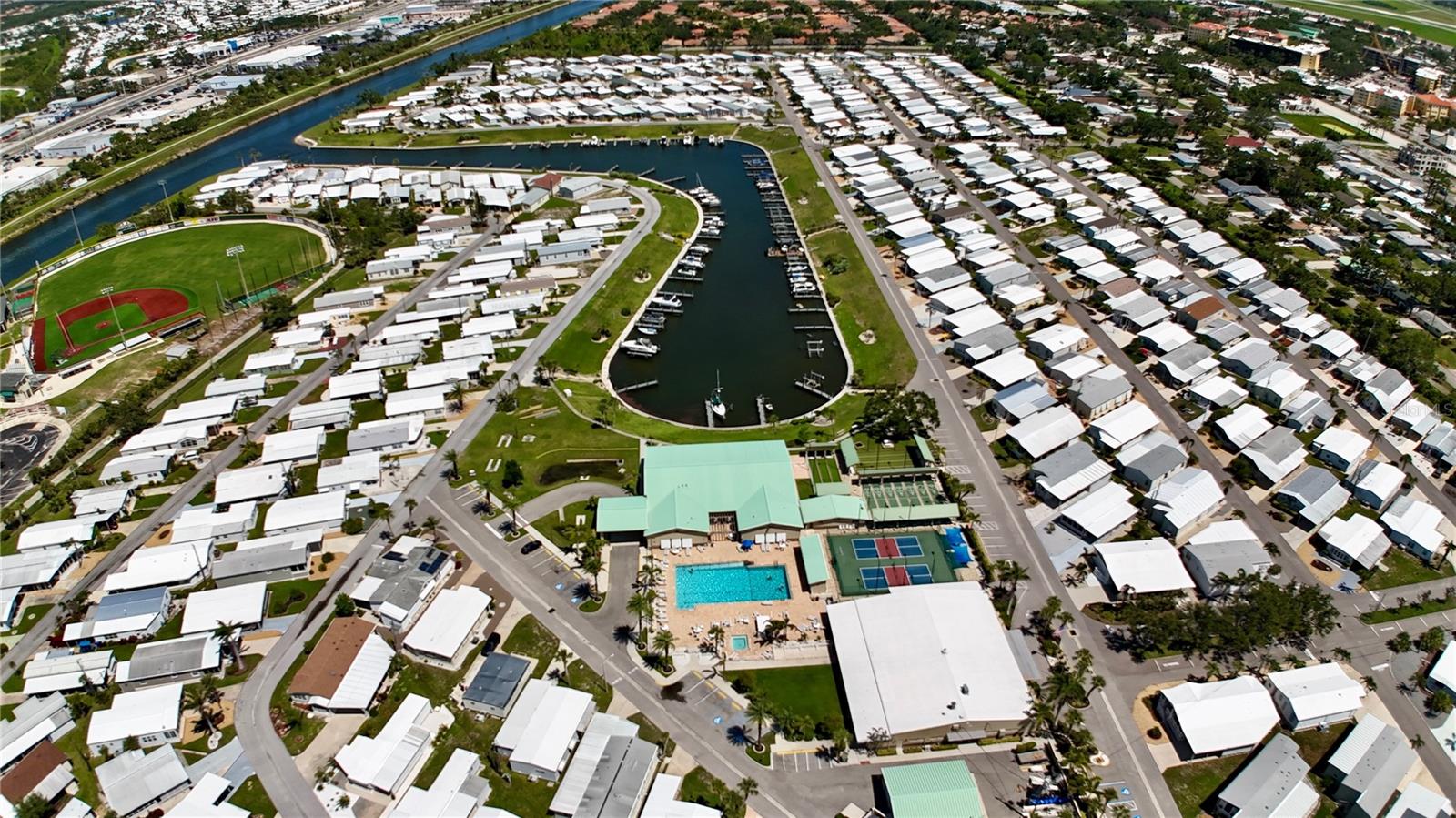 COUNTRY CLUB ESTATES - Residential