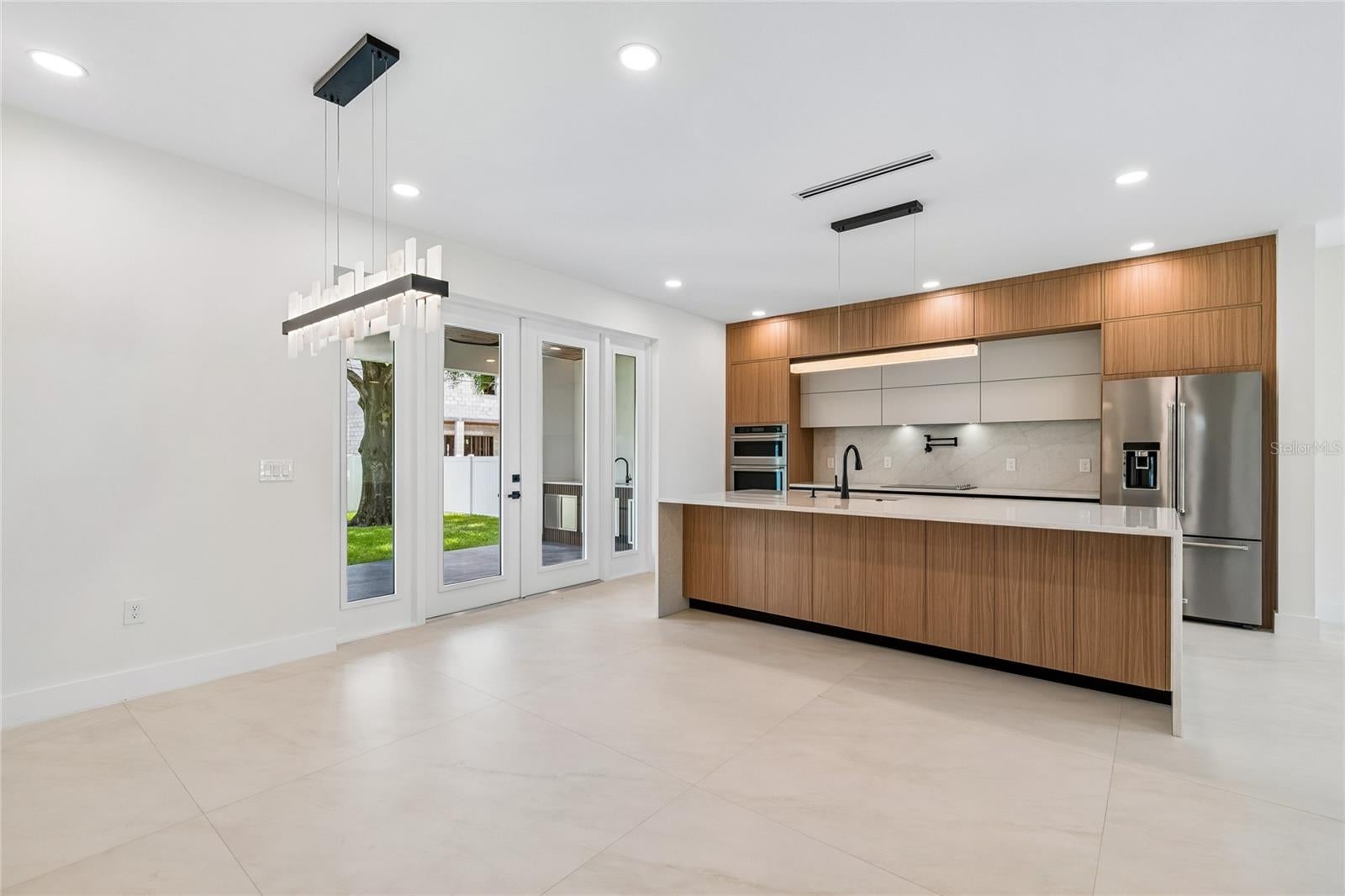 2307 N ELCOE DRIVE