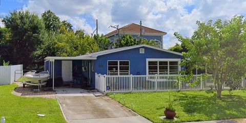 Photo of 4481 Lagg Avenue, Fort Myers, FL 33901 (MLS # TB8449520)