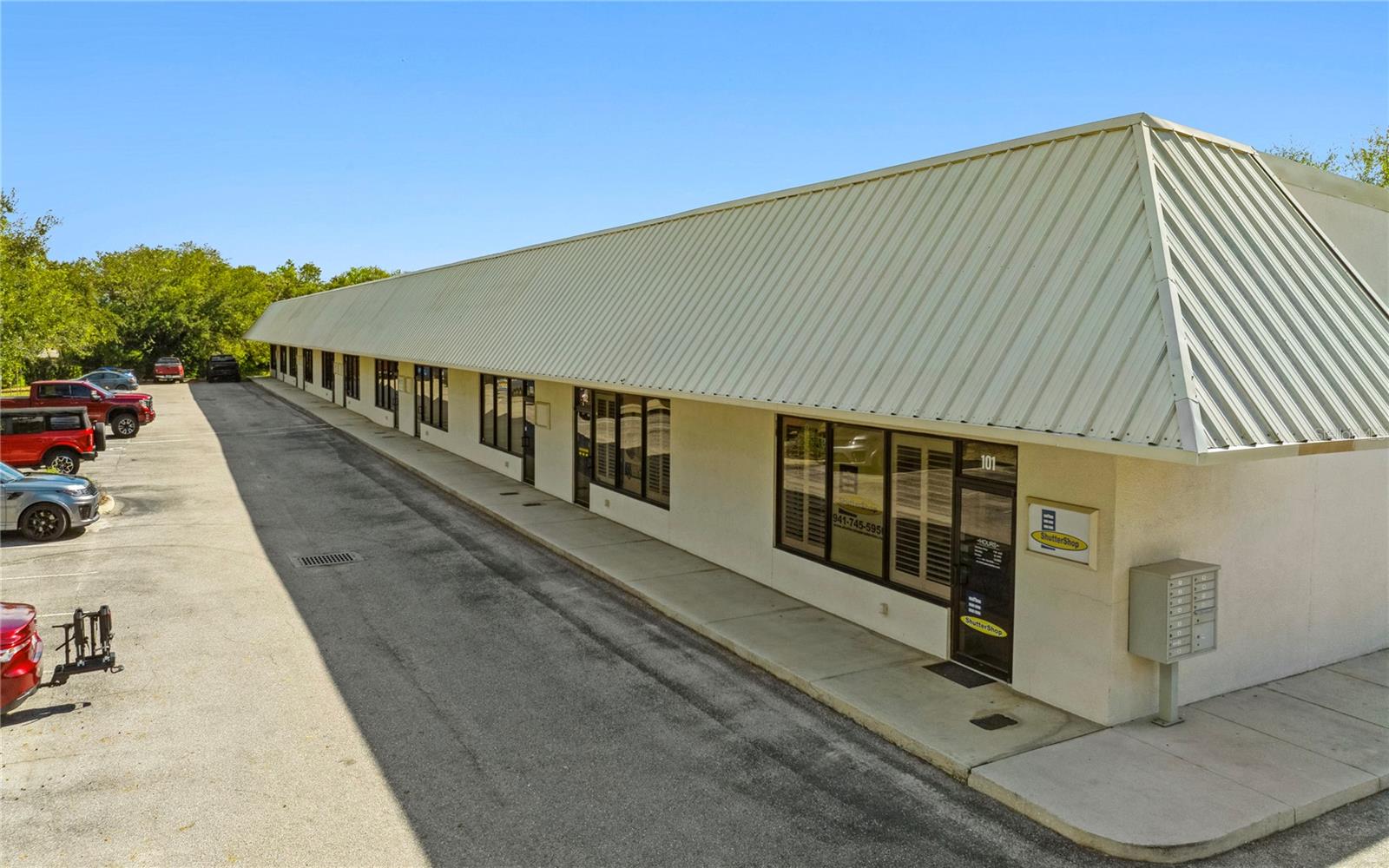 Situated in the heart of a thriving industrial hub, the property enjoys excellent visibility and access, making it ideal for various industrial or business uses. Surrounding businesses include established industrial and commercial operations, benefiting from proximity to key infrastructure such as the local landfill and major logistics routes.The property features ample parking and easy access, catering to businesses seeking a well-connected, functional, and strategically located space to establish or expand operations.This rapidly growing area, enriched by ongoing infrastructure development, positions your business for success in a vibrant and flourishing industrial community