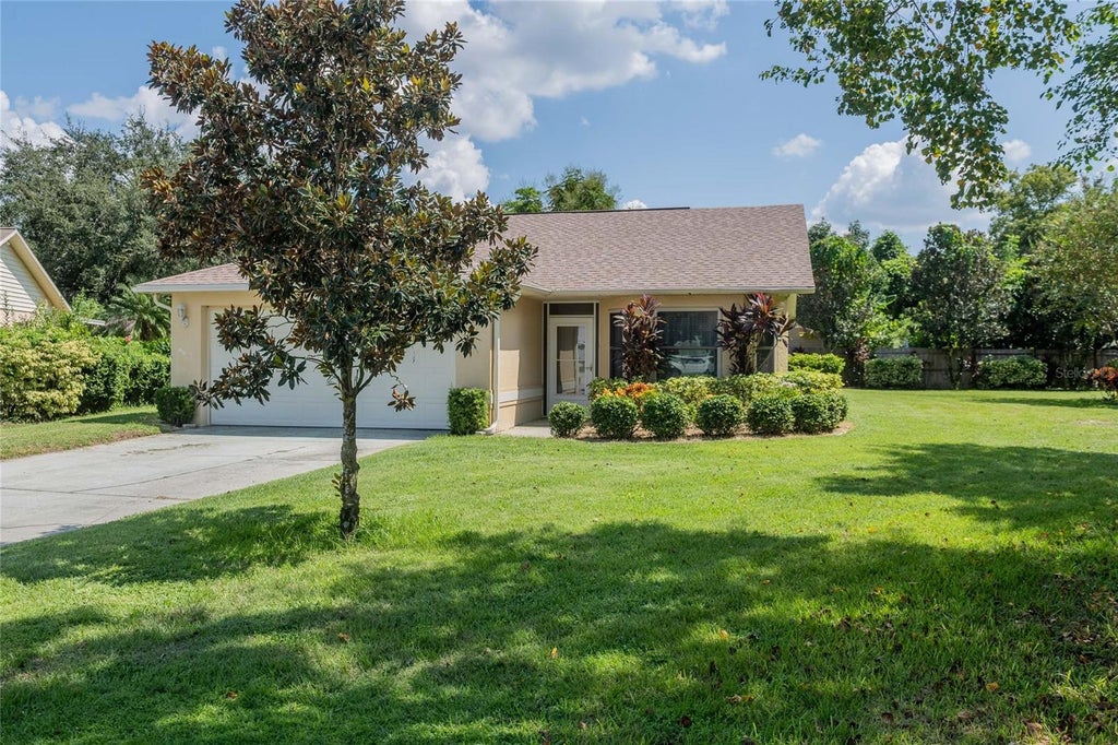 Photo of 224 Crown Court, Winter Haven, FL 33880 (MLS # L4965239)