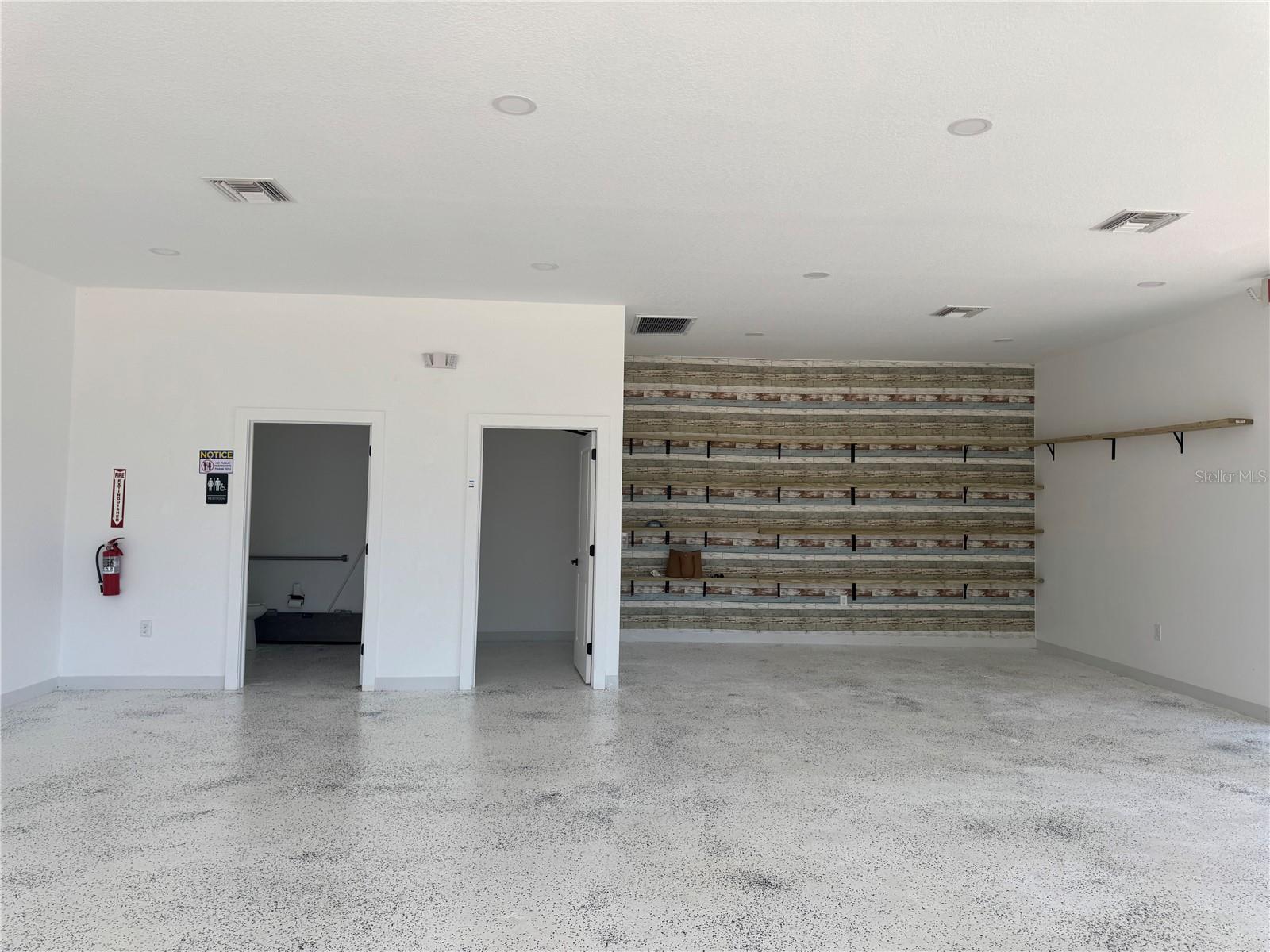 GULF GATE - Commercial Lease