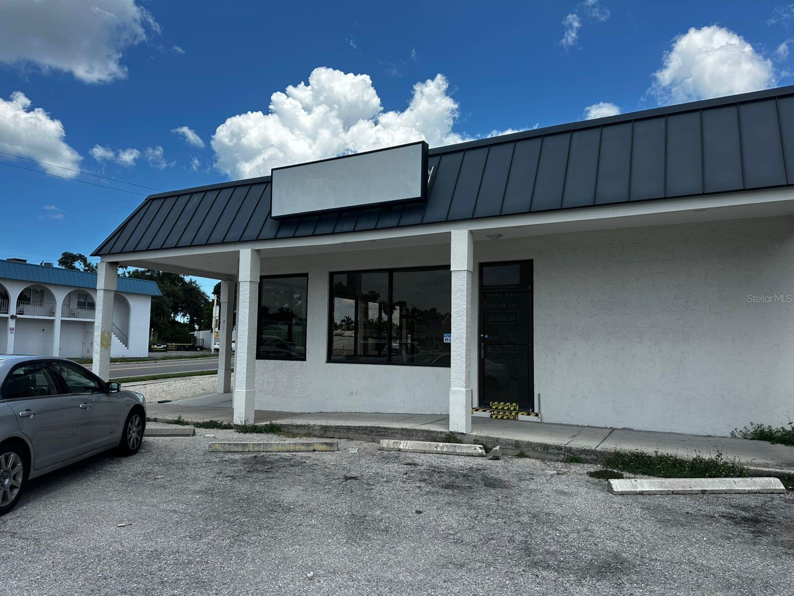 Excellent opportunity to lease this space in a highly desirable location of Golf Gate. This is a standalone building on Gateway Ave in Sarasota with high visibility. Great space for any business in need of offices, retail store, and more. The building includes 12 parking spaces.