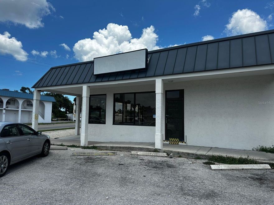 Excellent opportunity to lease this space in a highly desirable location of Golf Gate. This is a standalone building on Gateway Ave in Sarasota with high visibility. Great space for any business in need of offices, retail store, and more. The building includes  12  parking spaces.