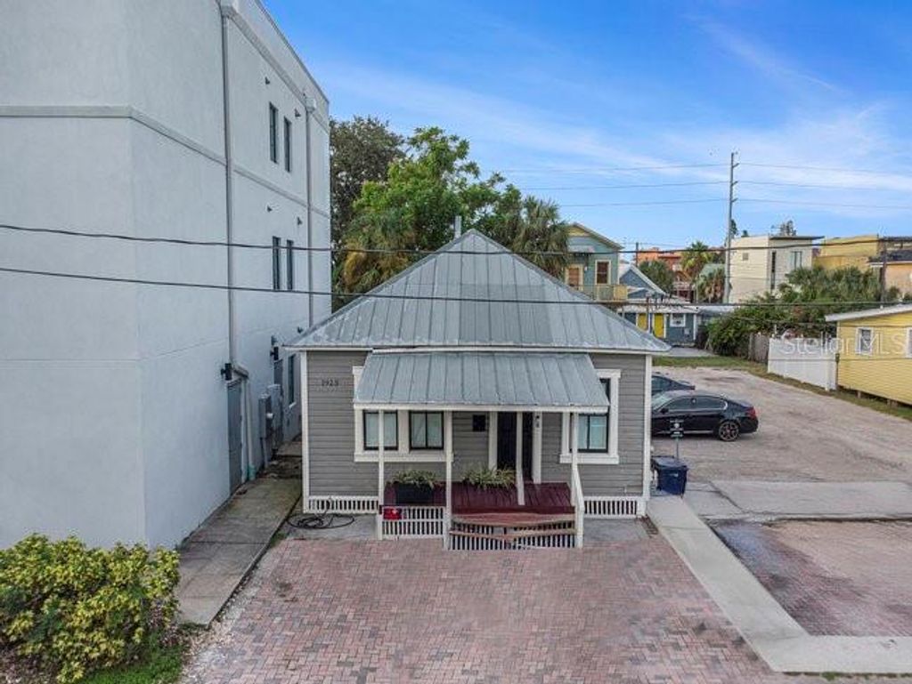 Photo of 1923 E 6th Avenue, Tampa, FL 33605 (MLS # TB8432028)
