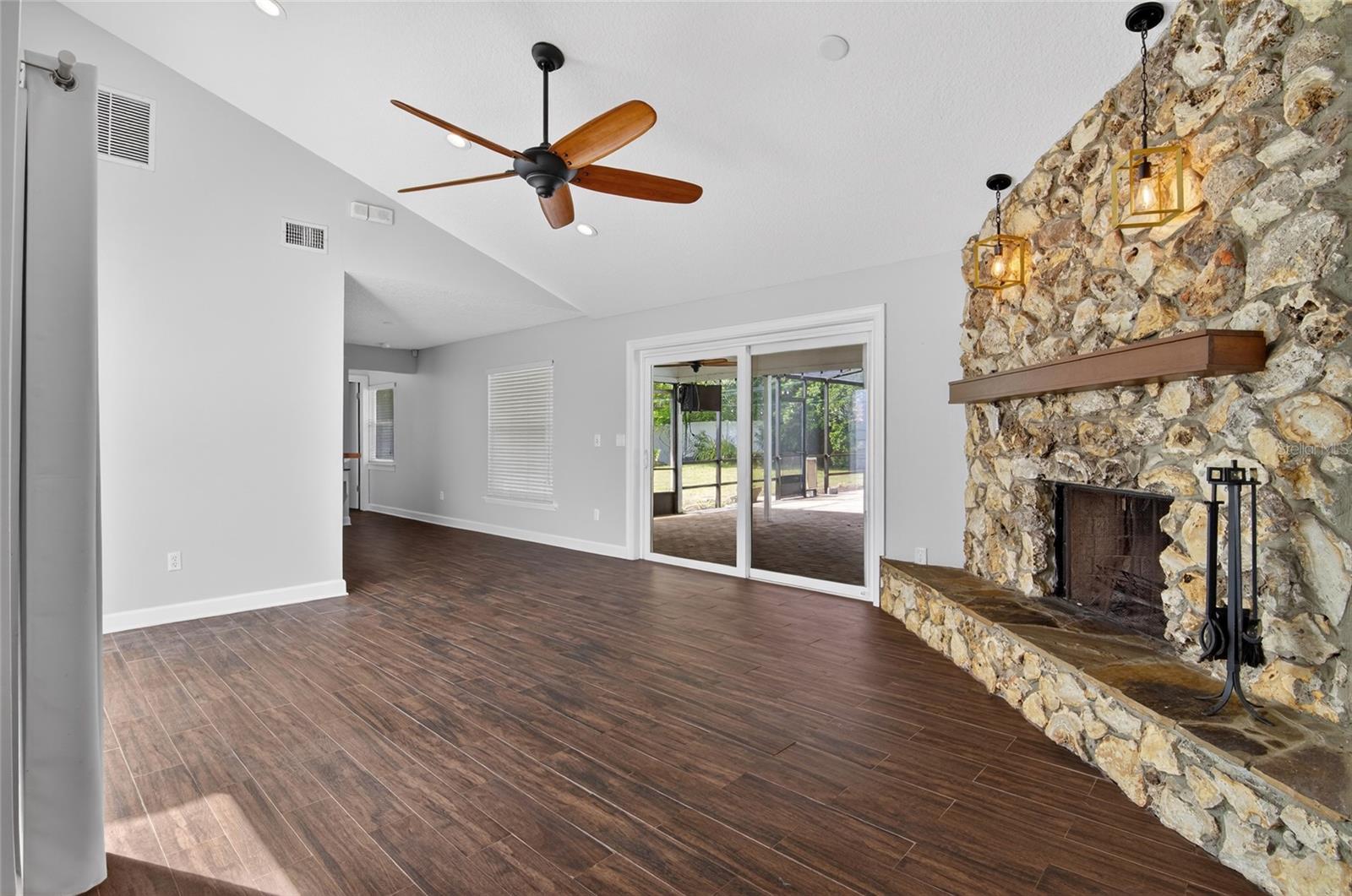 WINDERLAKES - Residential