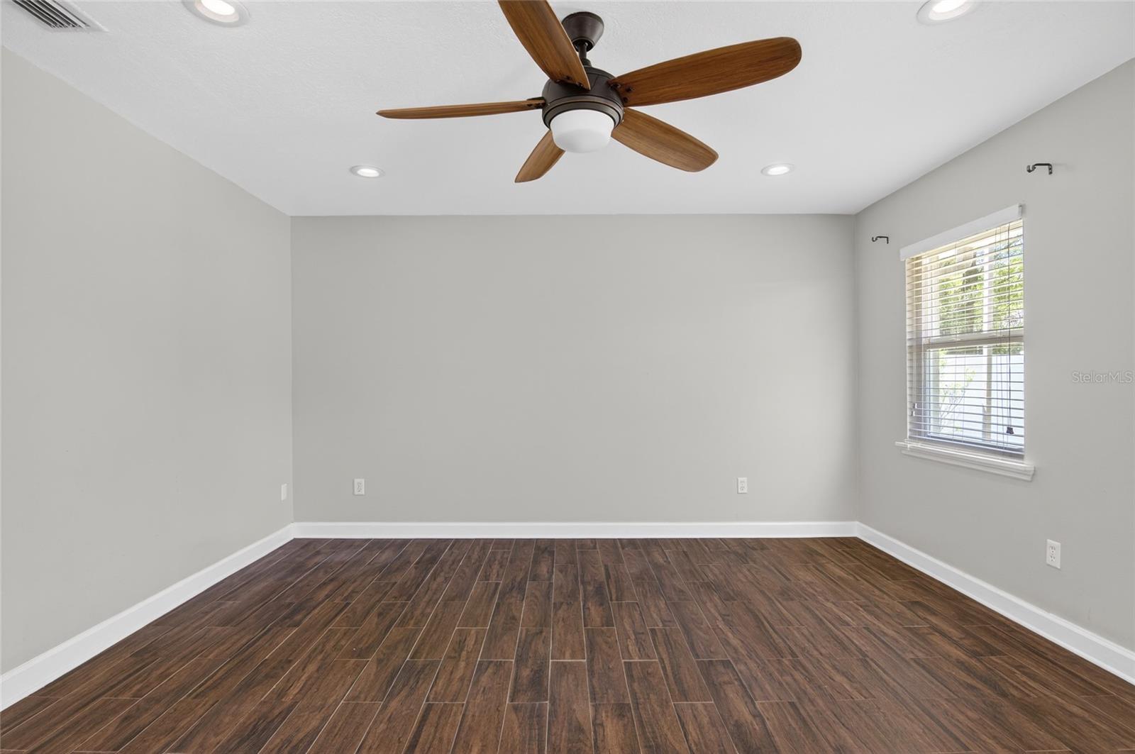 WINDERLAKES - Residential