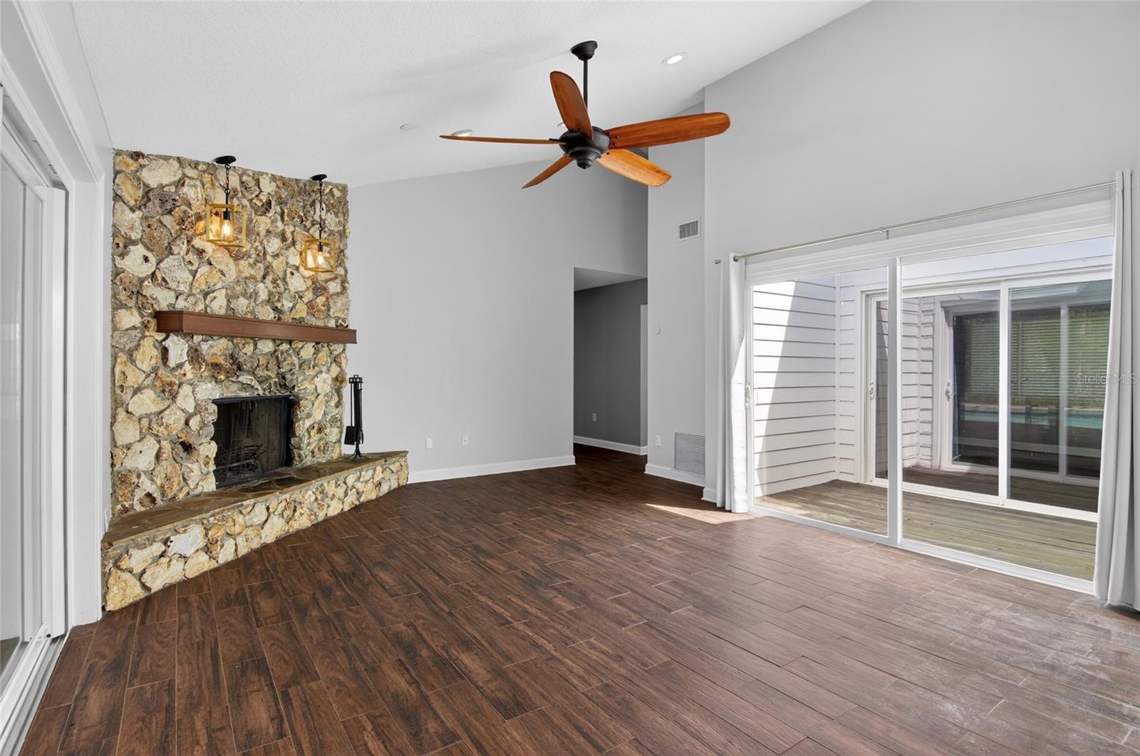 WINDERLAKES - Residential