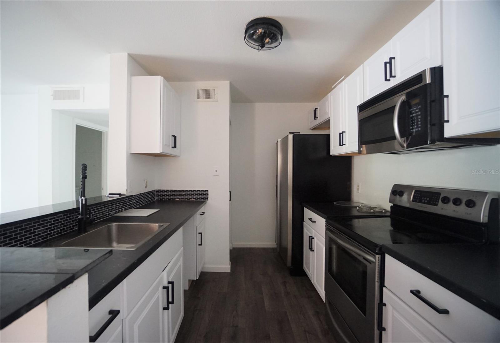 THE HIGHLANDS AT HUNTERS GREE - Residential Lease