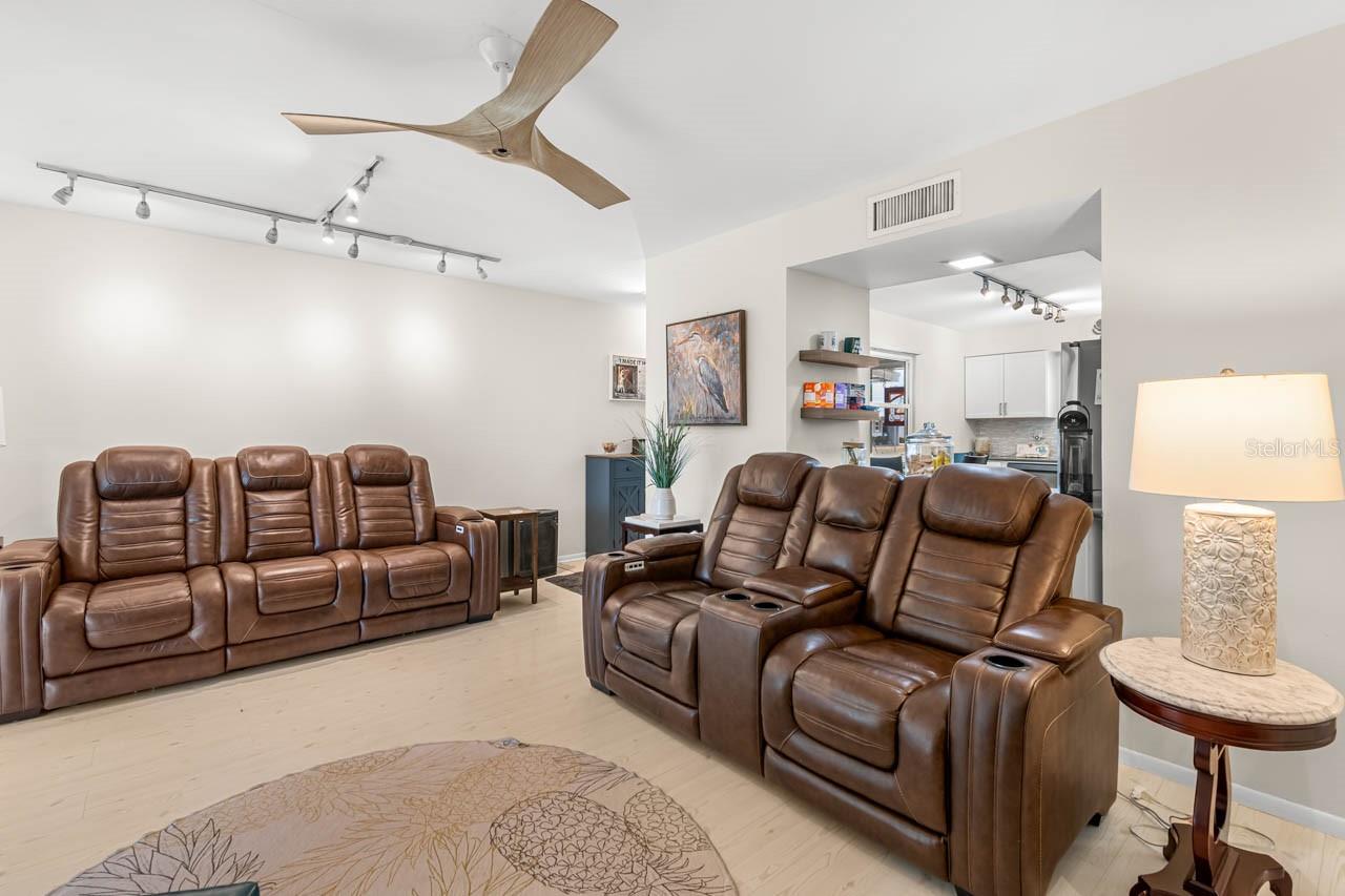DEL WEBBS SUN CITY FLORIDA UN - Residential