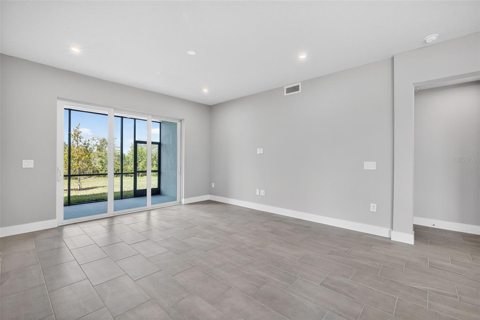 LAKESPUR AT WELLEN PARK - Residential