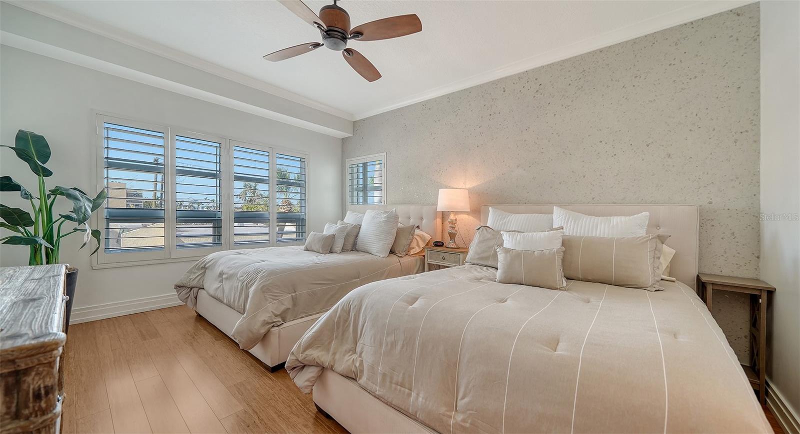 CRESCENT SIESTA KEY - Residential