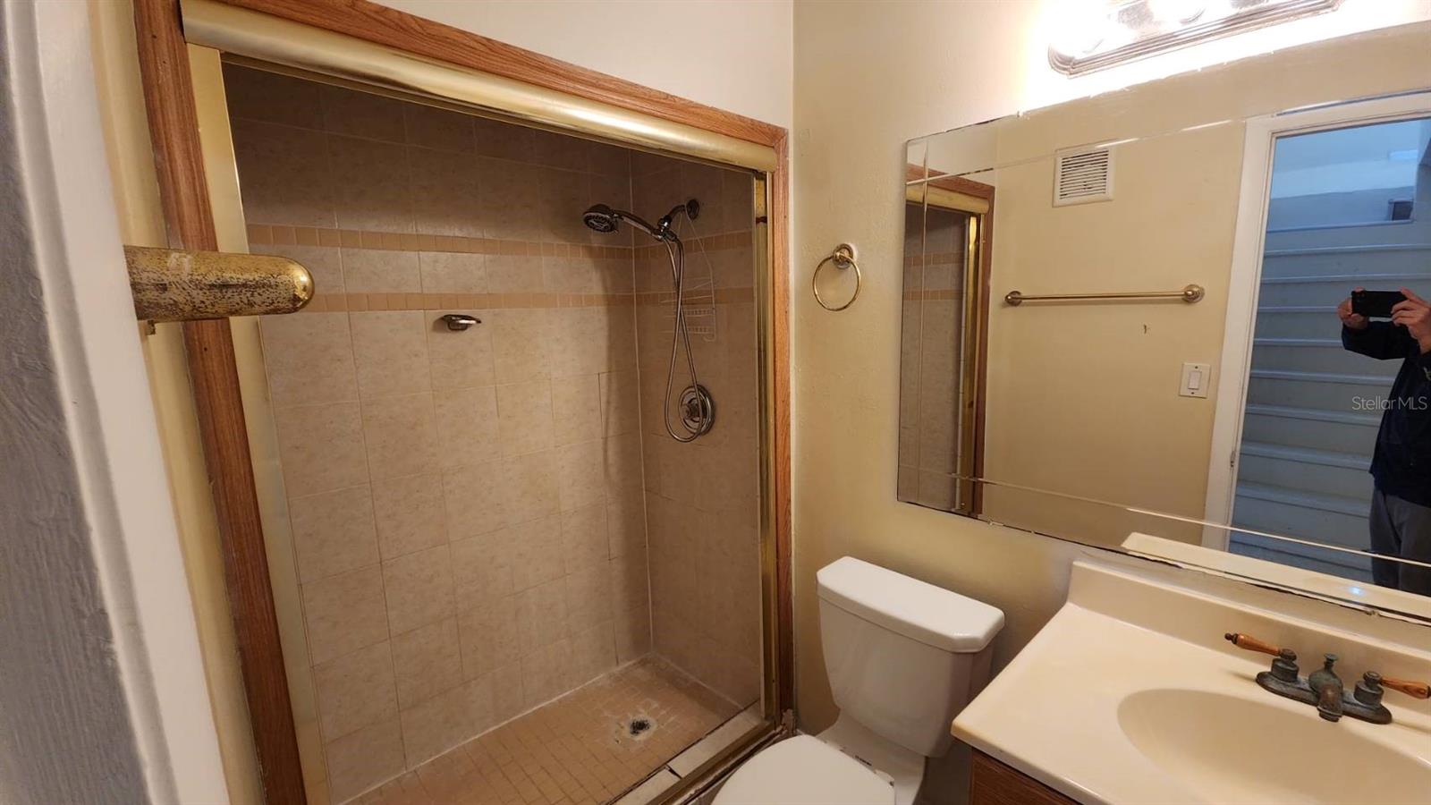 RICHMOND ESTATES - Residential Lease