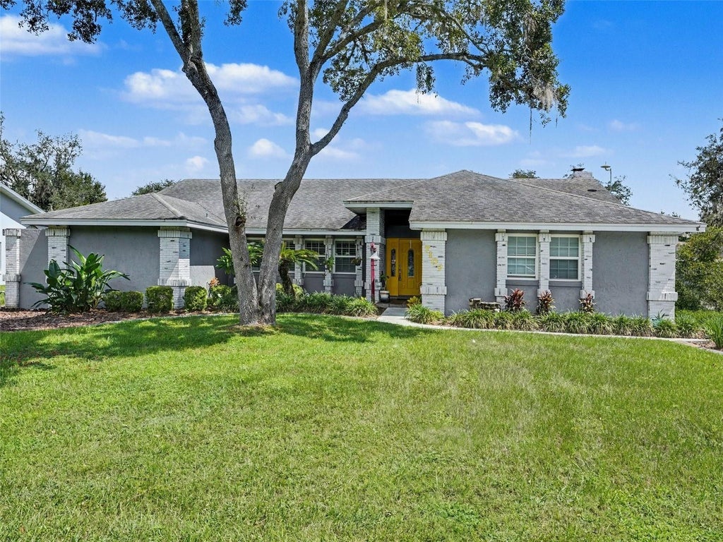 Photo of 7107 Morning Dove Loop W, Lakeland, FL 33809 (MLS # TB8551025)