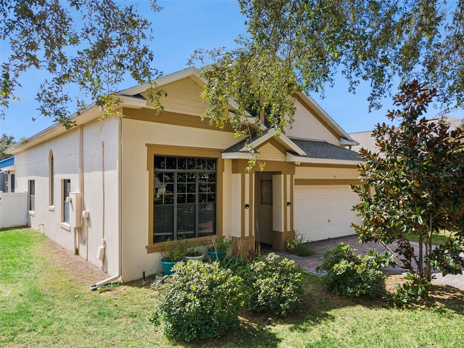 543 LAKE DAVENPORT CIRCLE