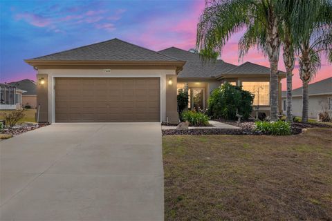 Photo of 13608 SE 87th Circle, Summerfield, FL 34491 (MLS # OM716935)
