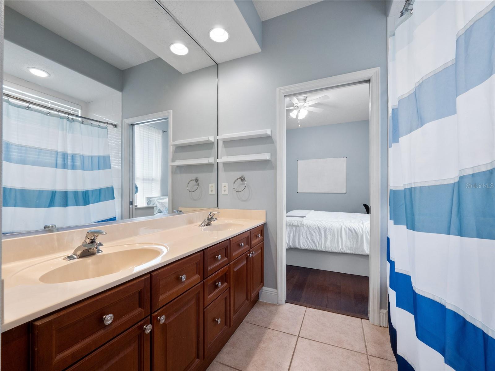 ALAQUA LAKES PH 1 - Residential