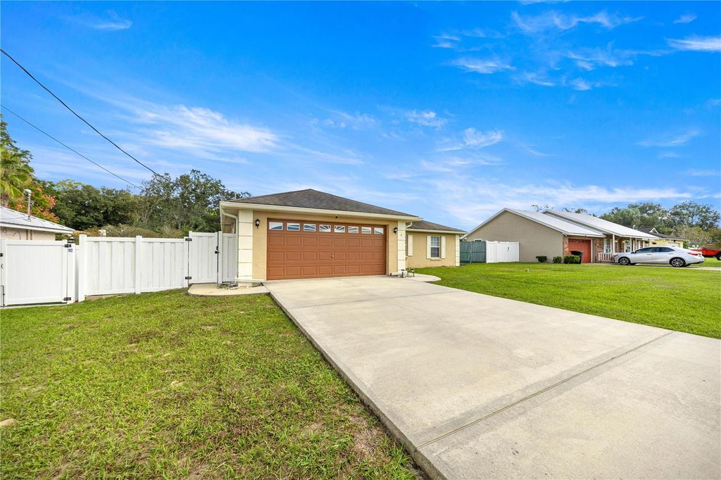 Photo of 6 Teak Road, Ocala, FL 34472 (MLS # OM713014)