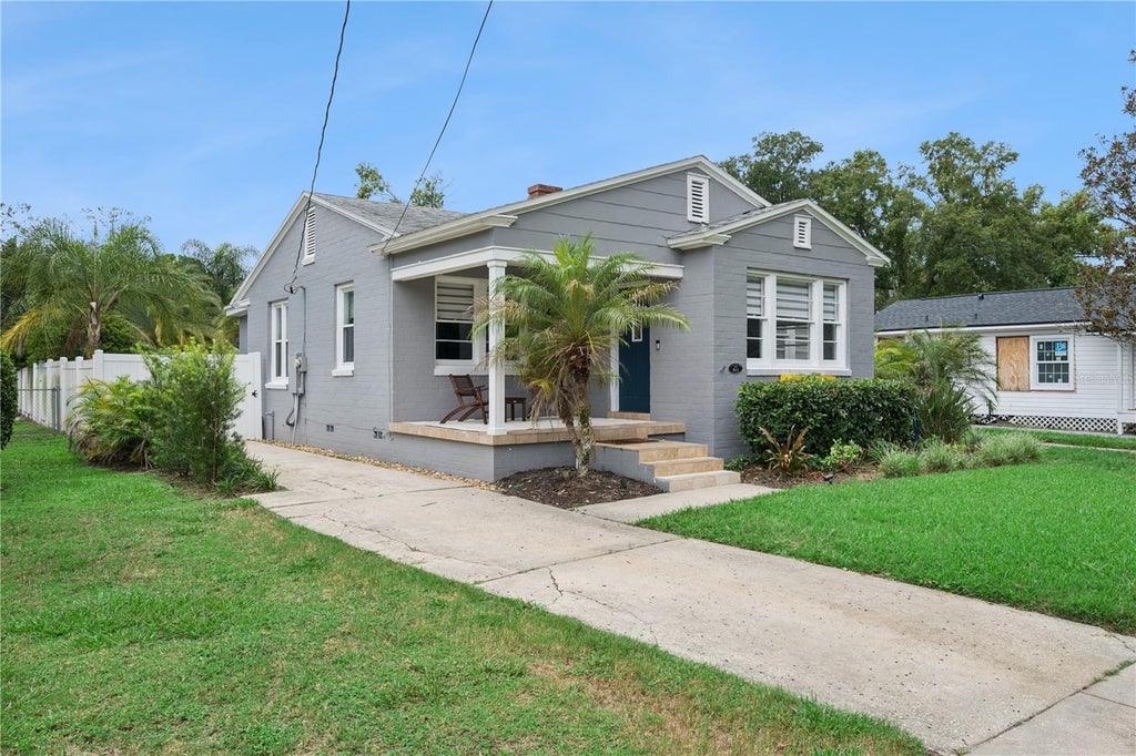 Photo of 1500 E Harwood Street, Orlando, FL 32803 (MLS # O6438360)