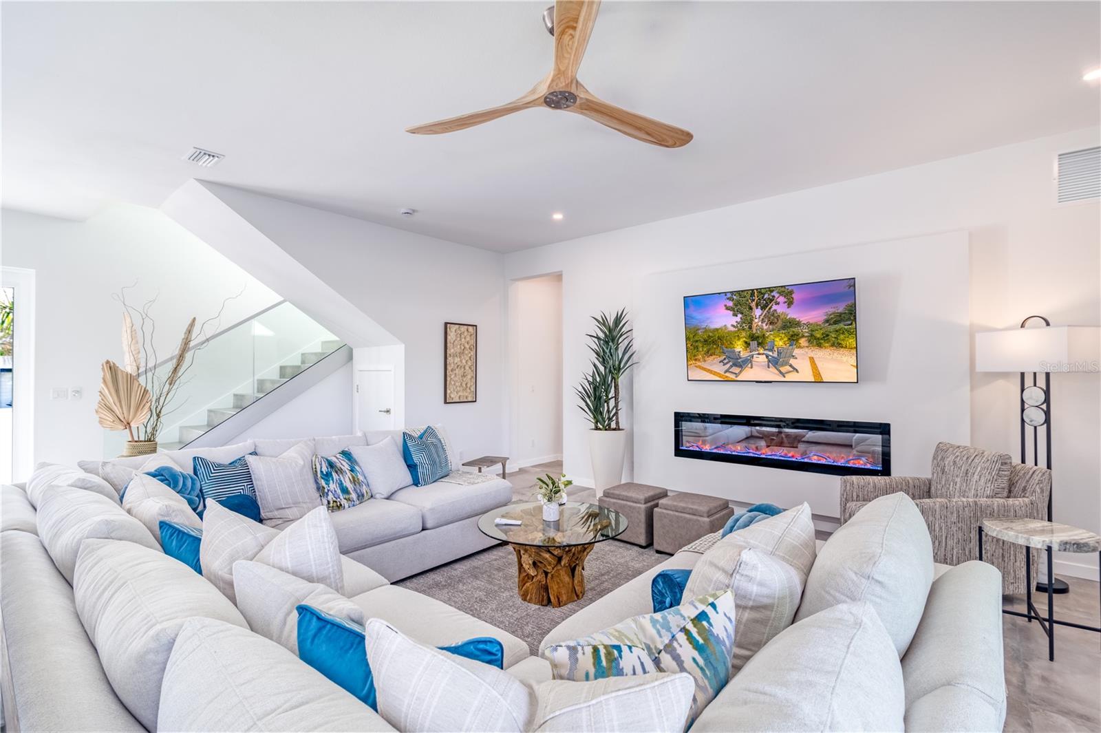 SOUTH GATE - Residential