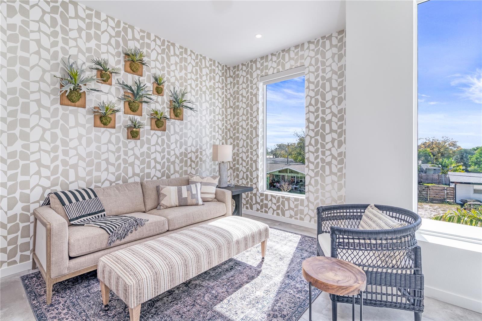 SOUTH GATE - Residential