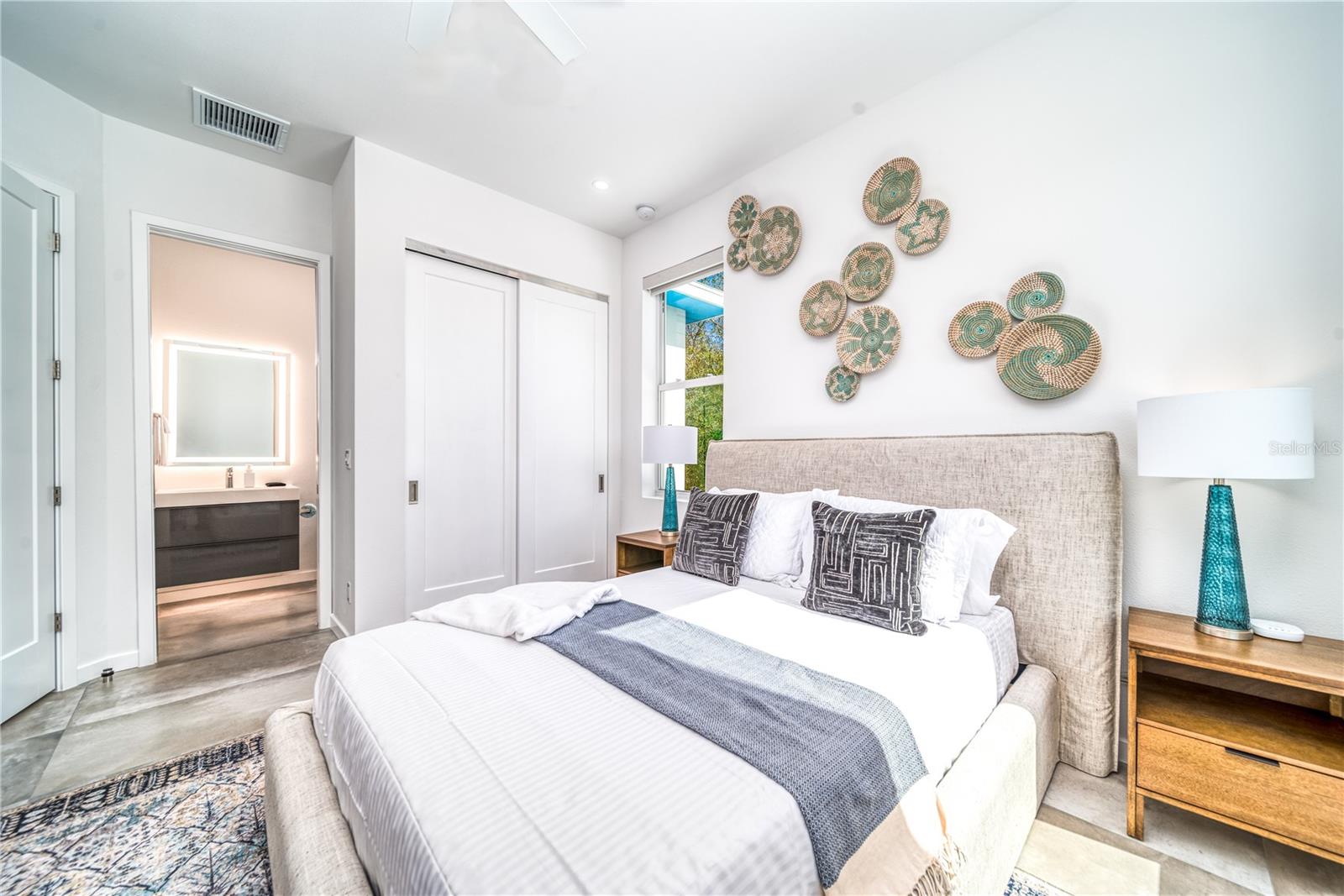 SOUTH GATE - Residential