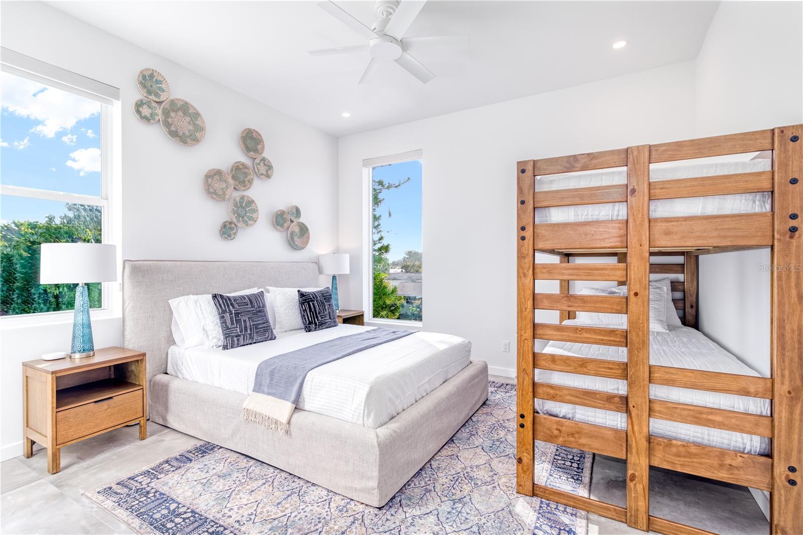 SOUTH GATE - Residential