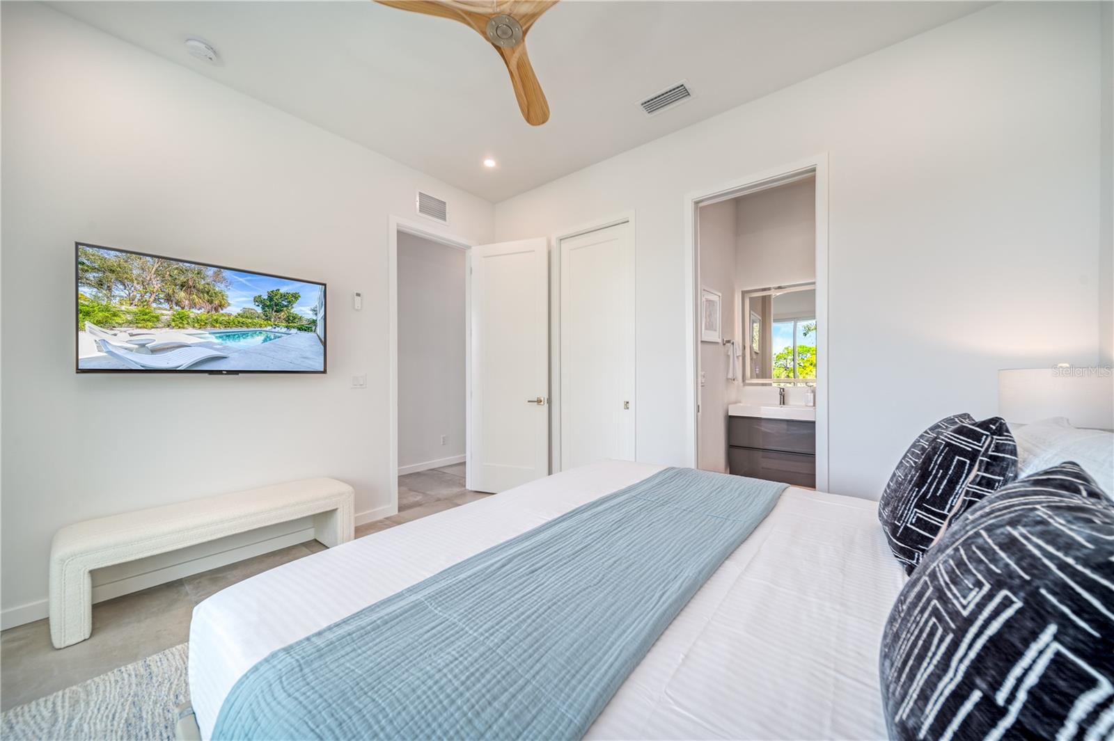 SOUTH GATE - Residential