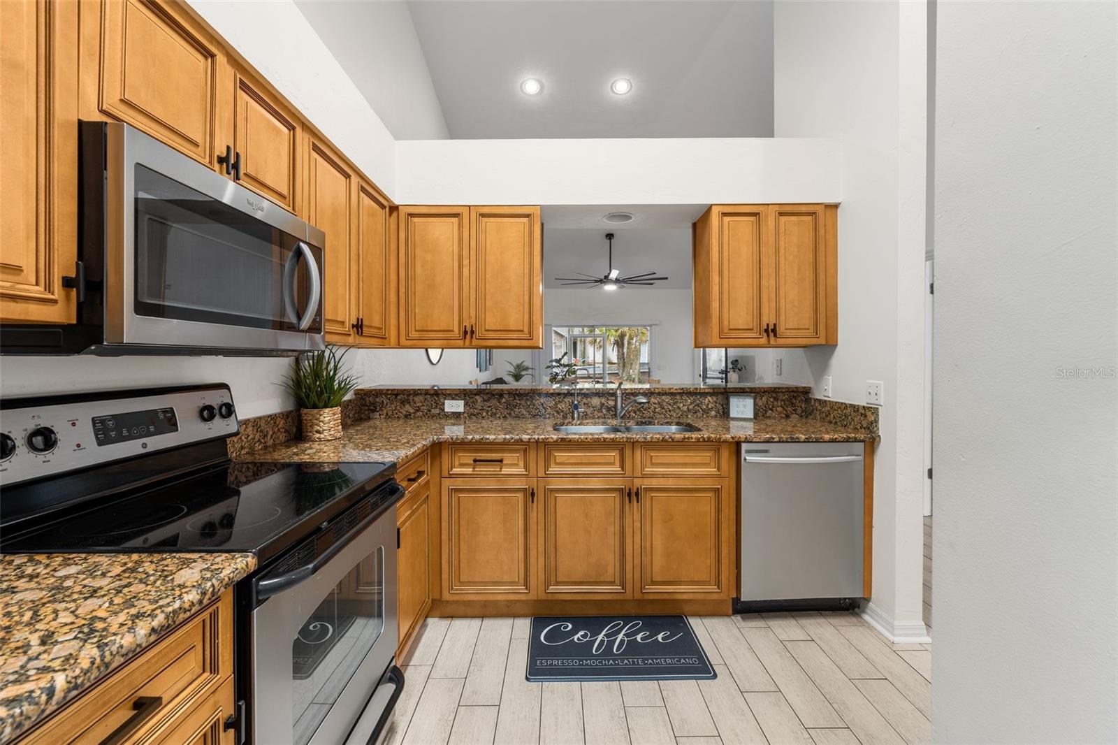 THE GABLES CONDO AT GAINE - Residential