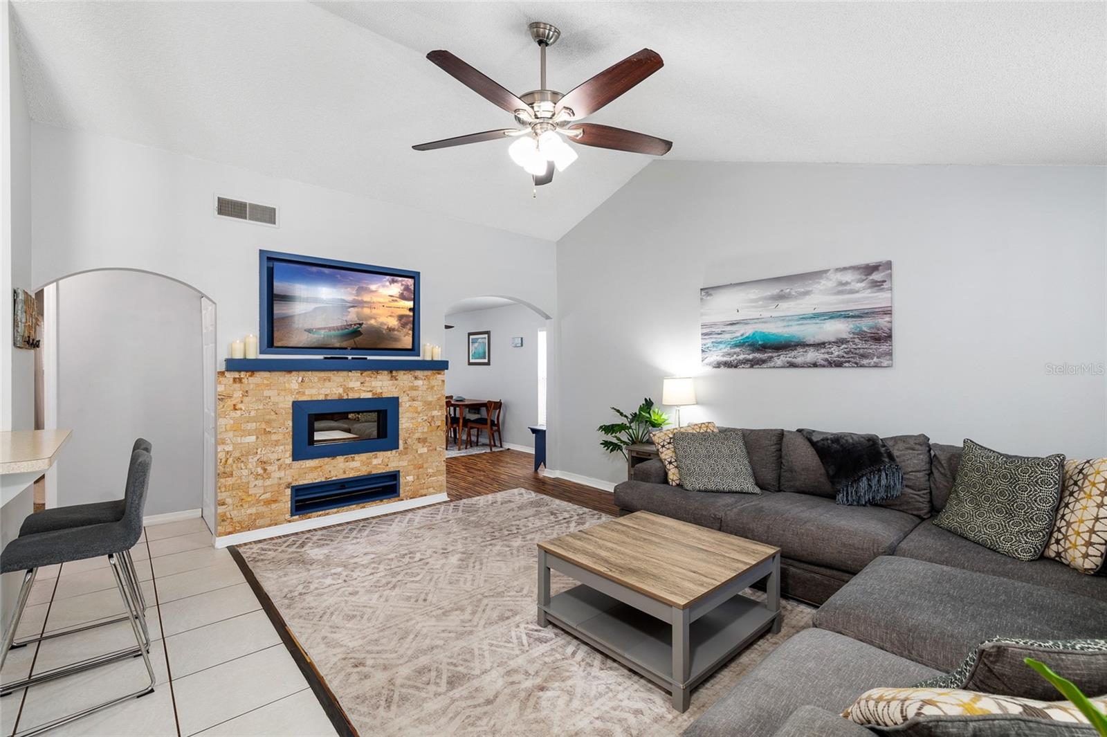 2807 NORTHCOTE DRIVE