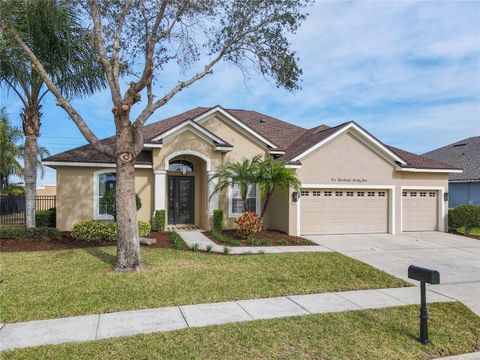 A home in AUBURNDALE