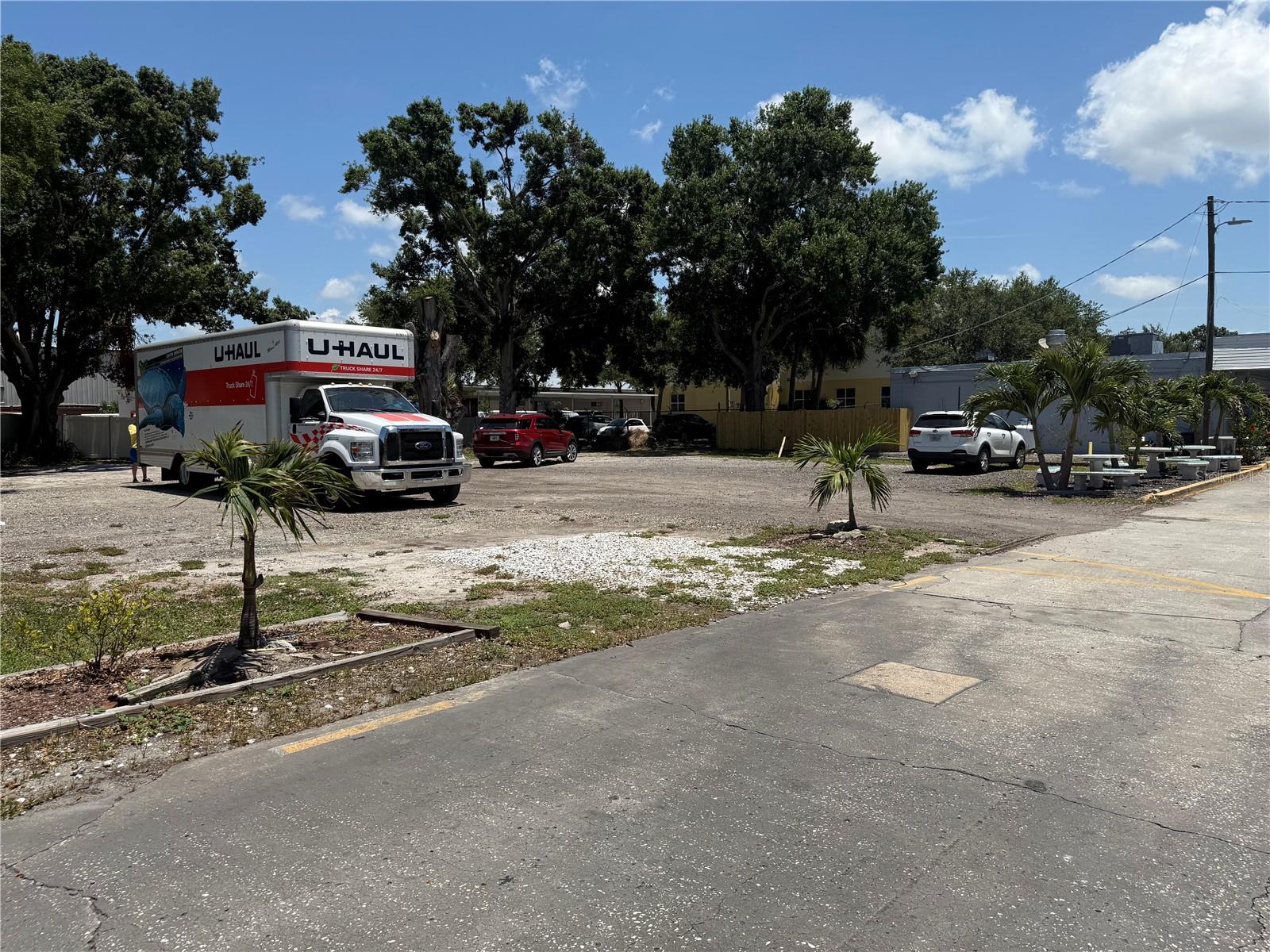 Prime Vacant Land for Rent – 4019 W Dr. Martin Luther King Blvd, Tampa, FL
Zoned Commercial High-Traffic Area Flexible Use. Discover a rare opportunity to lease prime commercial vacant land on one of Tampa’s most highly traveled corridors! Located at 4019 W Dr. Martin Luther King Jr Blvd, this property offers excellent visibility, convenient access, and incredible potential for a wide range of business uses
Flat and cleared, ready for immediate use Excellent street exposure along W MLK Jr Blvd Access to water, sewer, and electric available at the site
Quick access to I-275, Dale Mabry Hwy, and Tampa International Airport