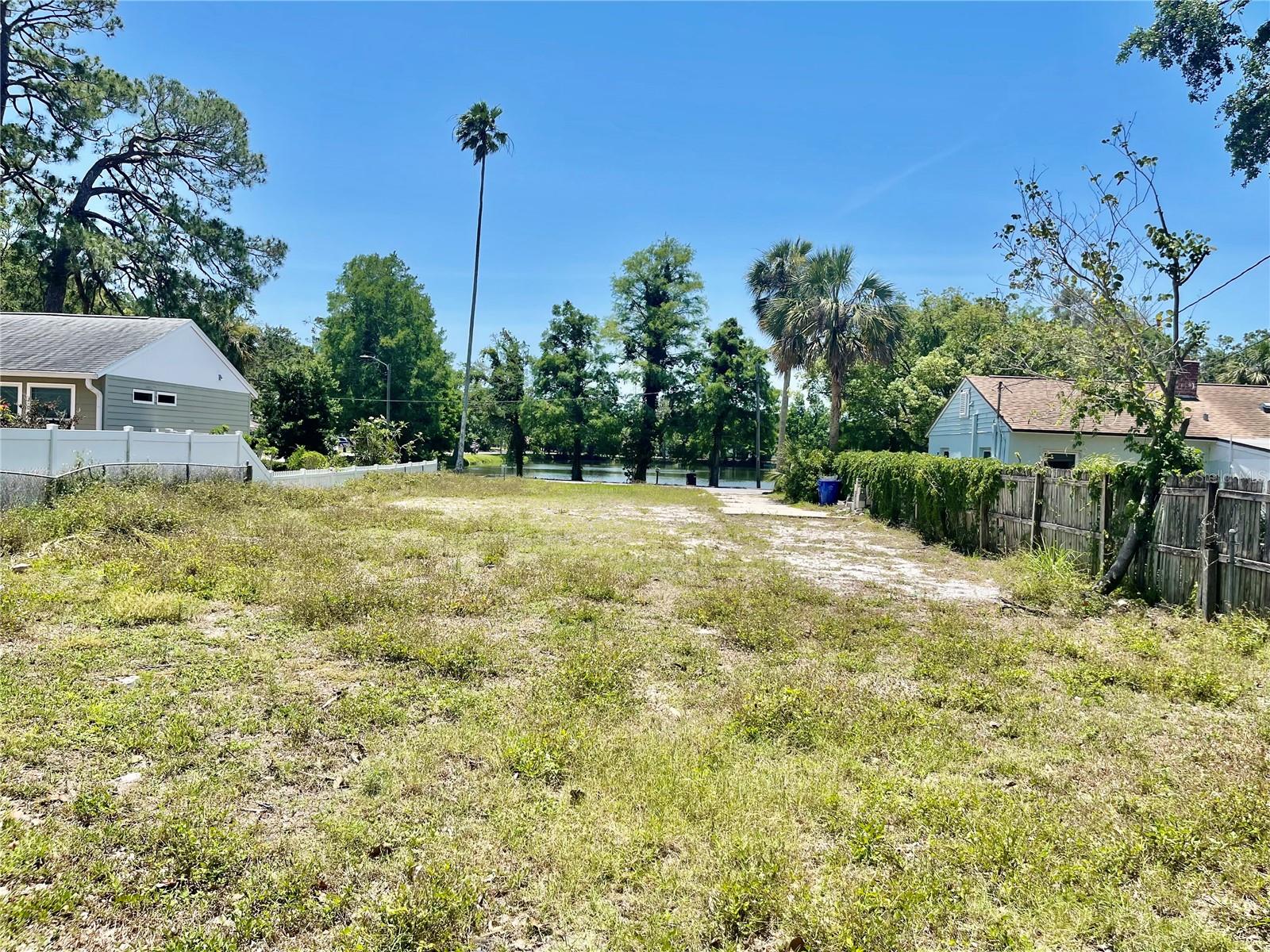 460 HIBISCUS LANE N