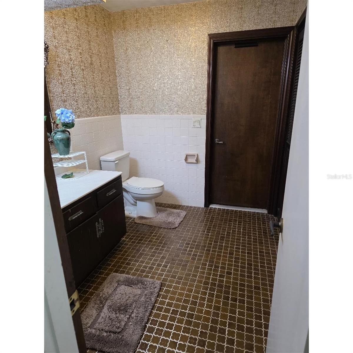 QUIET PLACE IN COUNTRY UNIT 01-04 - Residential