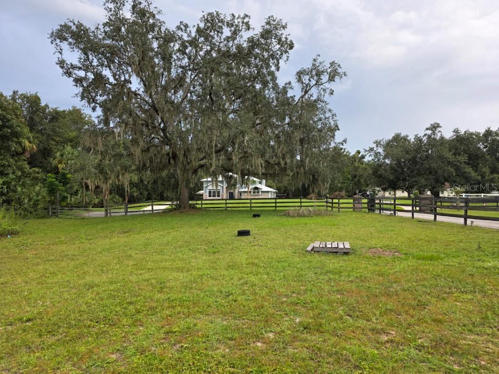 QUIET PLACE IN COUNTRY UNIT 01-04 - Residential