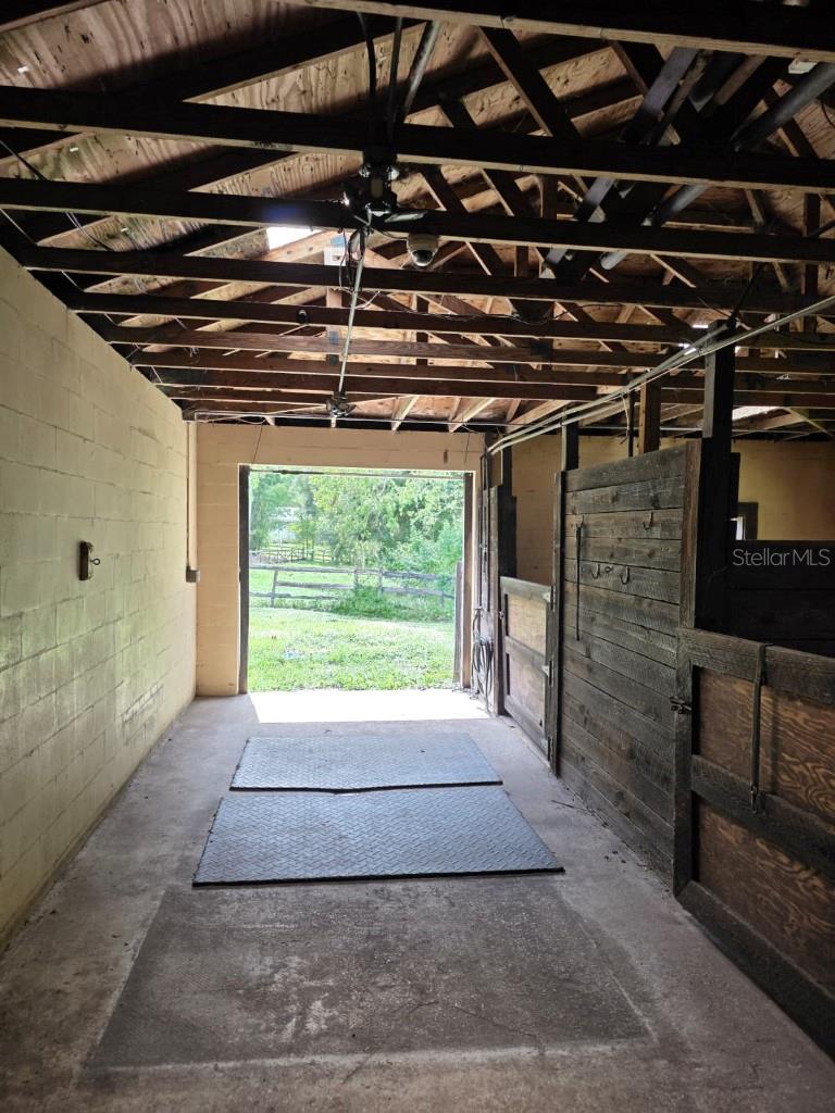 QUIET PLACE IN COUNTRY UNIT 01-04 - Residential