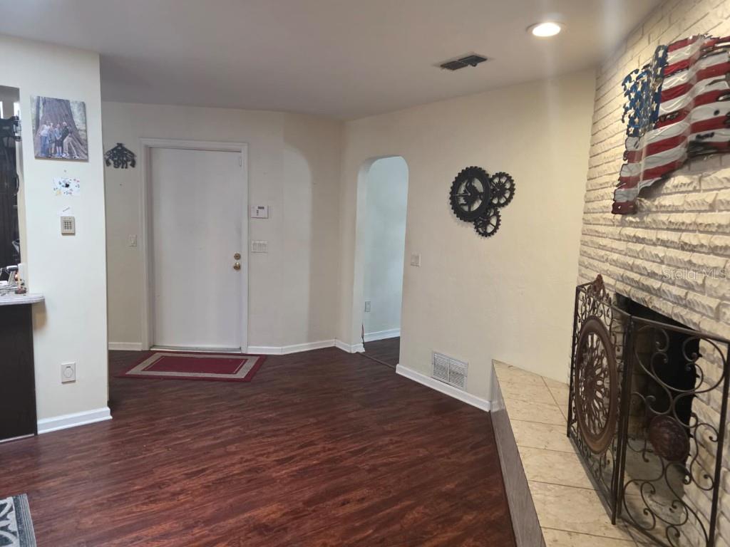 QUIET PLACE IN COUNTRY UNIT 01-04 - Residential