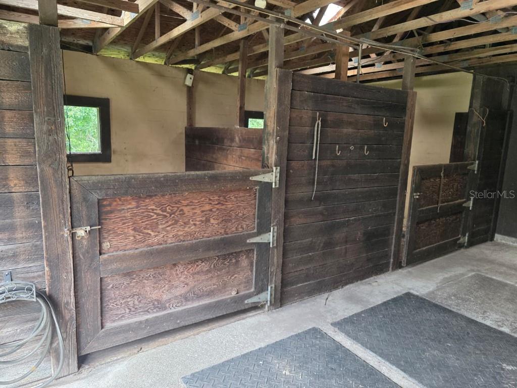 QUIET PLACE IN COUNTRY UNIT 01-04 - Residential