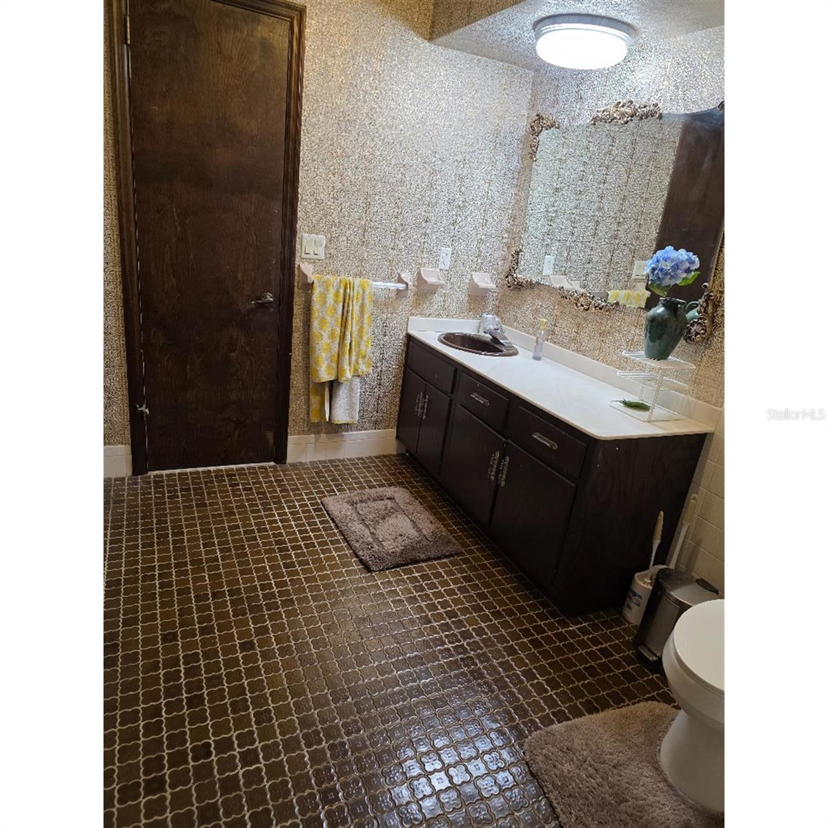 QUIET PLACE IN COUNTRY UNIT 01-04 - Residential