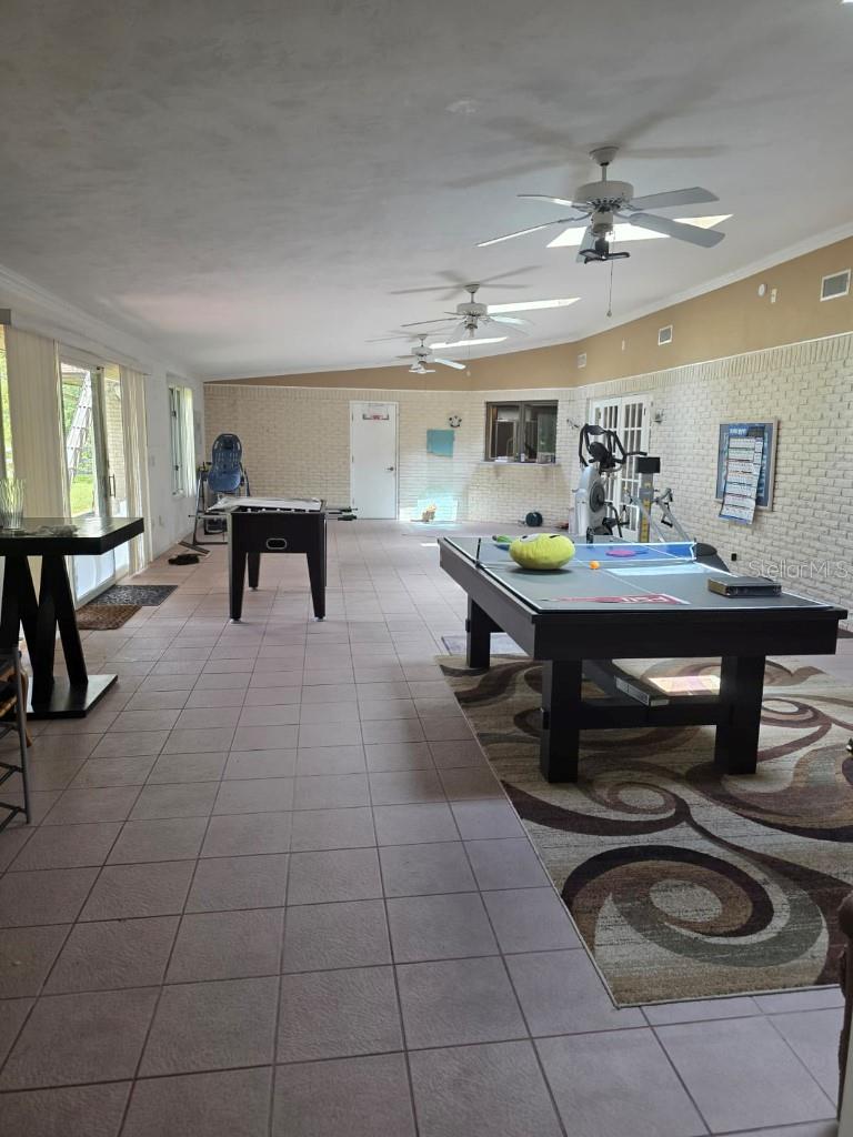 QUIET PLACE IN COUNTRY UNIT 01-04 - Residential