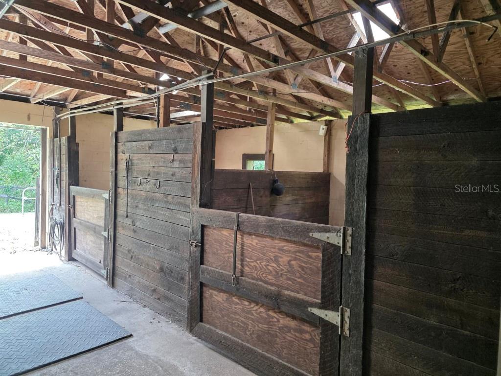 QUIET PLACE IN COUNTRY UNIT 01-04 - Residential