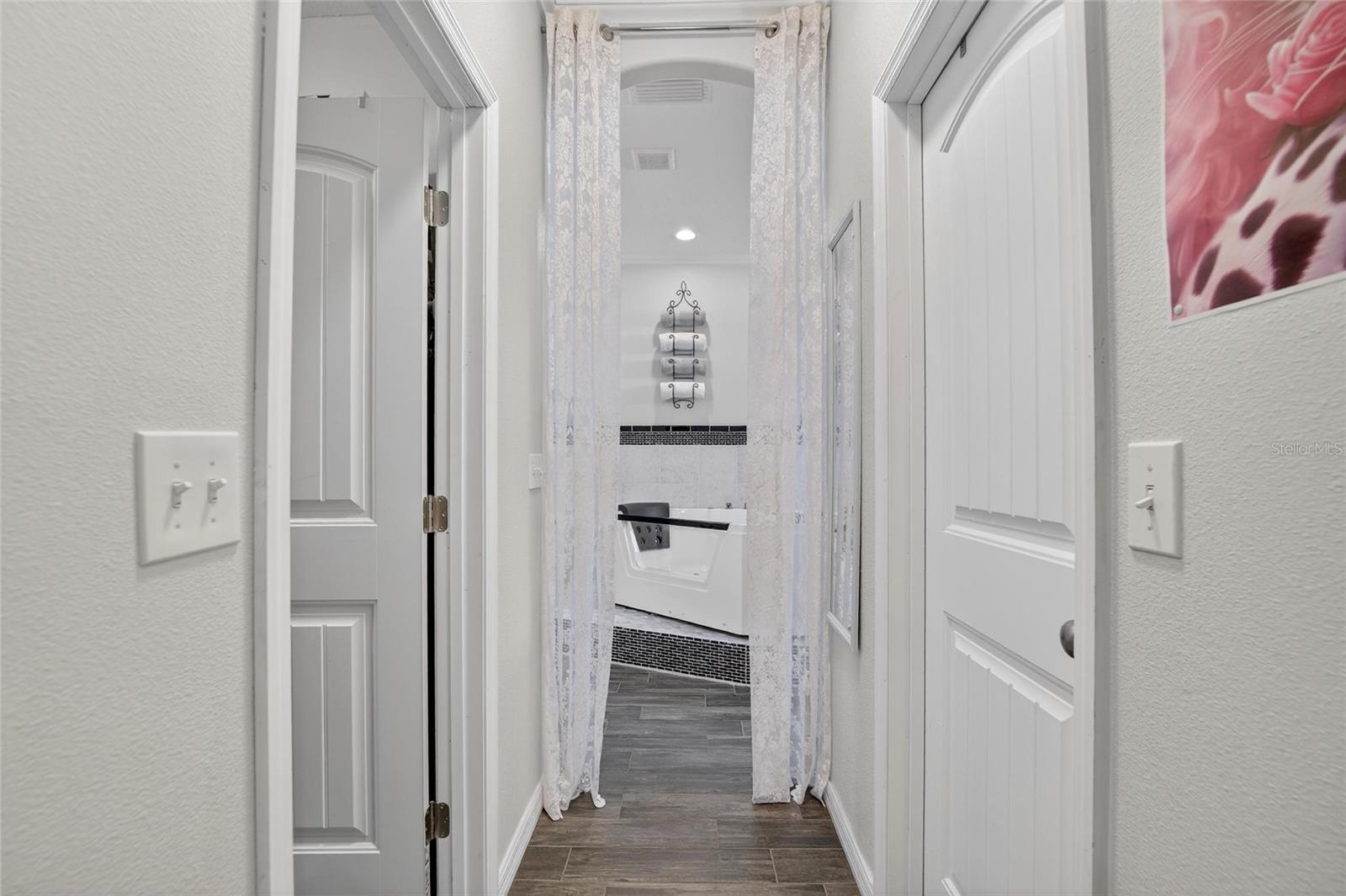 ILAKEE OAKS - Residential