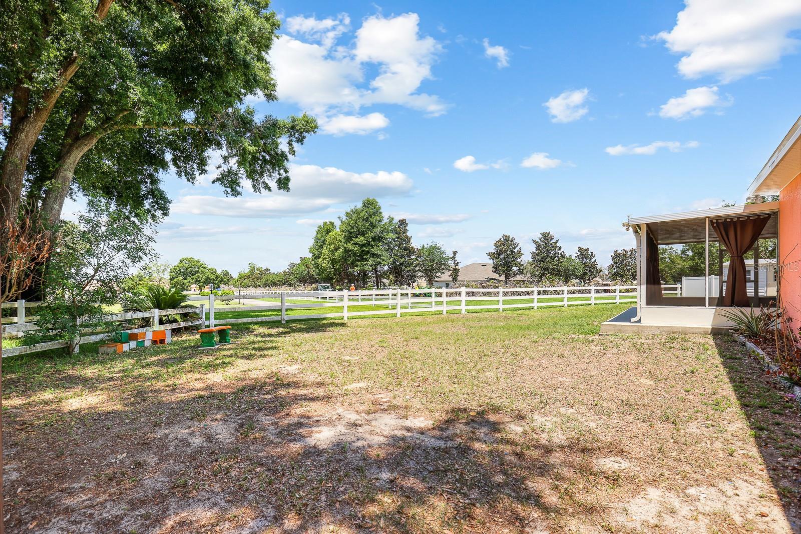 ILAKEE OAKS - Residential