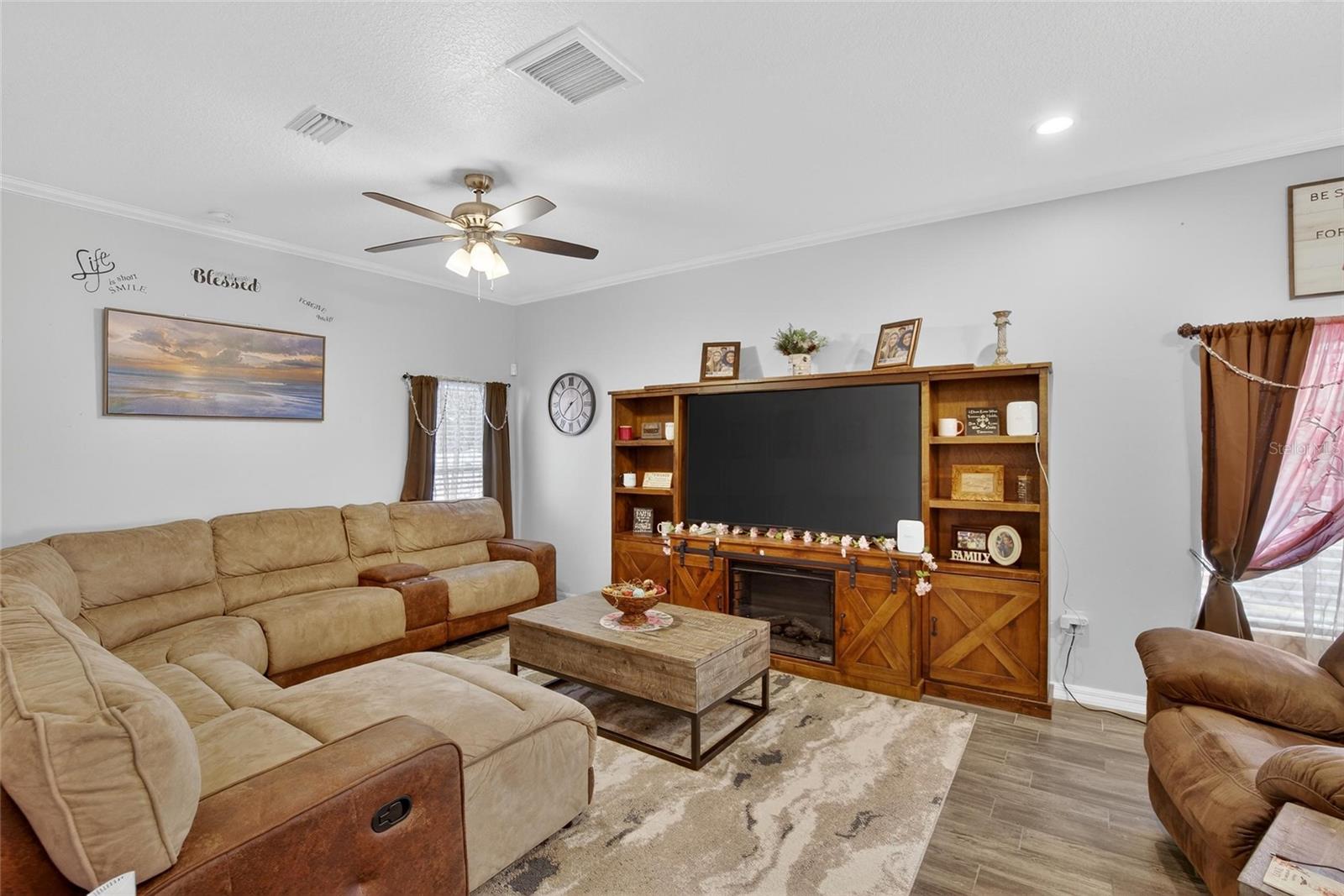 ILAKEE OAKS - Residential