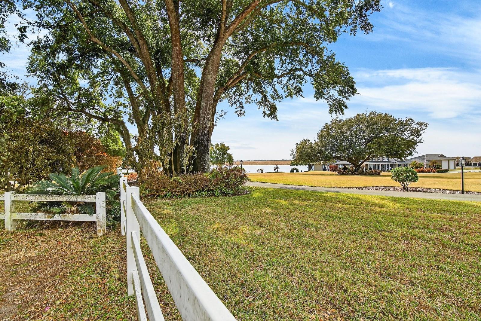 ILAKEE OAKS - Residential