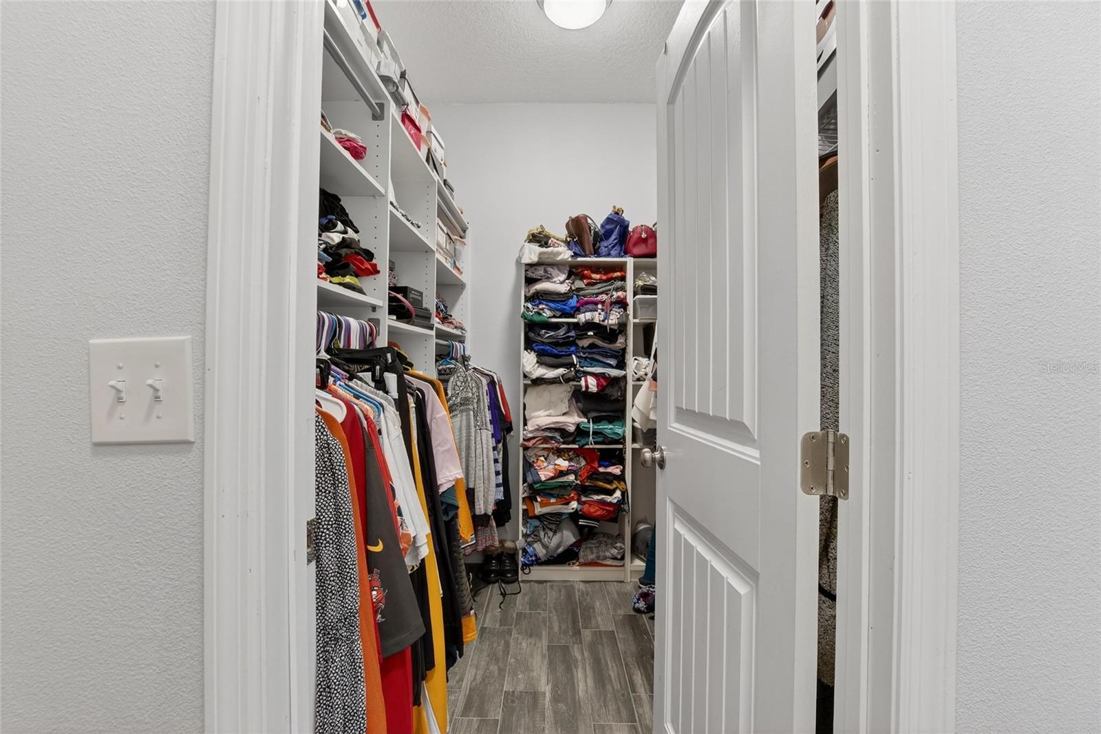 ILAKEE OAKS - Residential